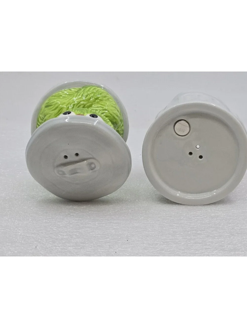 2018 Sesame Street Sculpted Ceramic Salt & Pepper Set Oscar